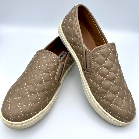 EUC Women’s Steve Madden Ecentrcq Grey Quilted Slip On Sneaker Size 8 - Picture 6 of 8